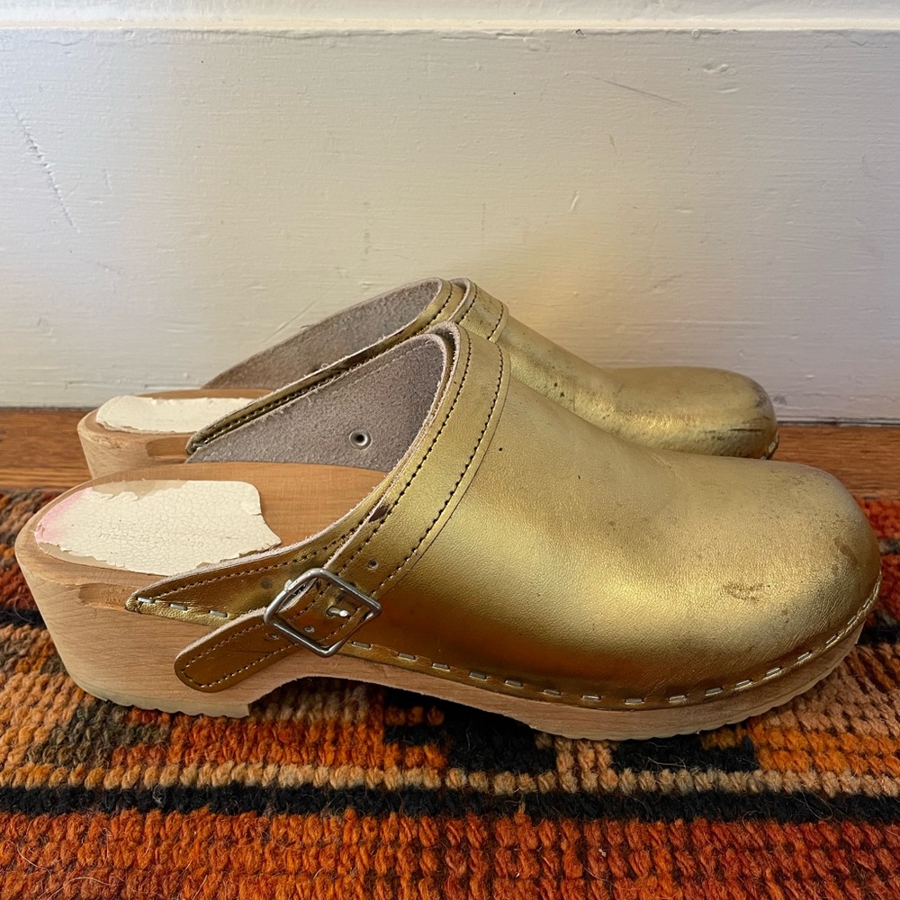 Hanna Andersson Gold wooden clogs. Size 41